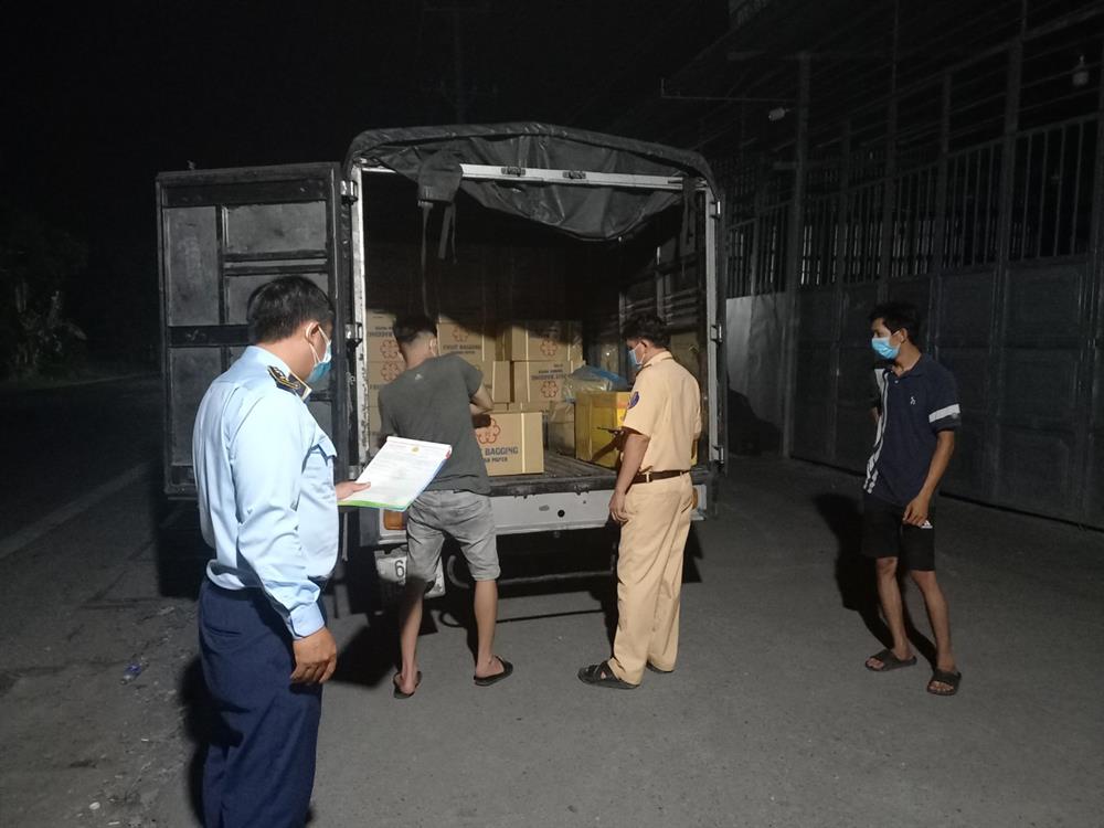 Phát hiện hàng tấn hóa chất nhập lậu